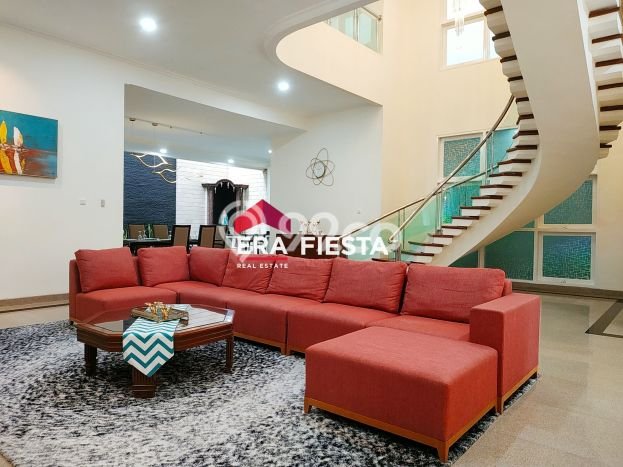 Hunian Mewah LB 400m2 Siap Pakai Desain Elegan di Intercon, Jakarta Barat Hunian Mewah LB 400m2 Siap Pakai Desain Elegan di Intercon, Jakarta Barat