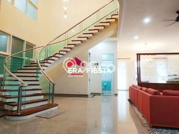 Hunian Mewah LB 400m2 Siap Pakai Desain Elegan di Intercon, Jakarta Barat Hunian Mewah LB 400m2 Siap Pakai Desain Elegan di Intercon, Jakarta Barat