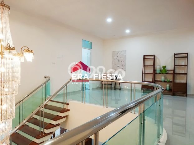 Hunian Mewah LB 400m2 Siap Pakai Desain Elegan di Intercon, Jakarta Barat Hunian Mewah LB 400m2 Siap Pakai Desain Elegan di Intercon, Jakarta Barat