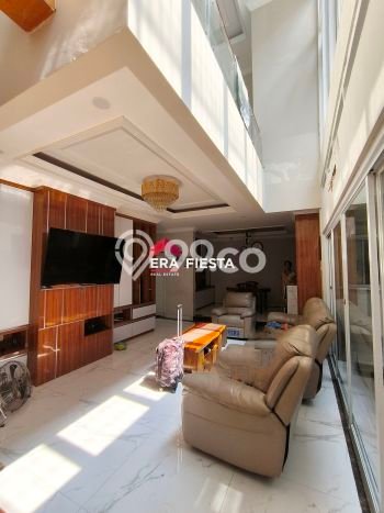 Rumah Elit Modern Tanpa Renovasi di Joglo Jakarta Barat Rumah Elit Modern Tanpa Renovasi di Joglo Jakarta Barat