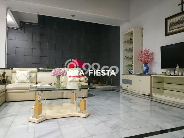 Rumah Luxury Modern Tanpa Renovasi di Joglo Jakarta Barat Rumah Luxury Modern Tanpa Renovasi di Joglo Jakarta Barat