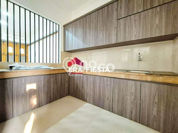 Rumah Luxury Modern Siap Huni di Puri Indah Jakarta Barat Rumah Luxury Modern Siap Huni di Puri Indah Jakarta Barat