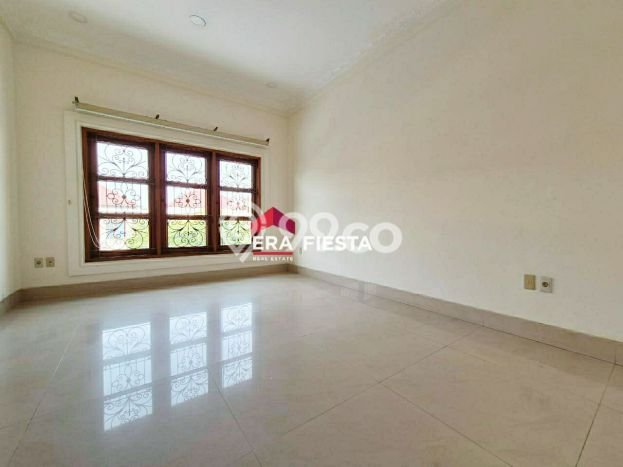 Rumah Luxury Modern Siap Huni di Puri Indah Jakarta Barat Rumah Luxury Modern Siap Huni di Puri Indah Jakarta Barat