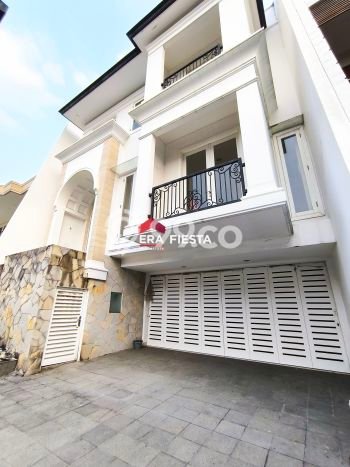 Dijual Rumah Mewah Megah Dengan View Eksklusif di Puri Indah, Jakarta Barat Dijual Rumah Mewah Megah Dengan View Eksklusif di Puri Indah, Jakarta Barat