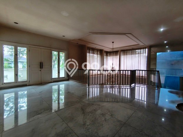 Rumah Mewah LB 450m2 Siap Huni Desain Elegan di Intercon, Jakarta Barat Rumah Mewah LB 450m2 Siap Huni Desain Elegan di Intercon, Jakarta Barat