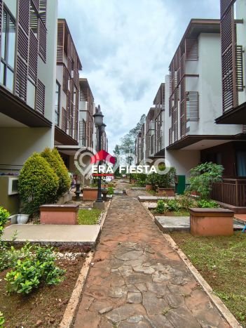 For Sale Hunian Rumah Terawat 3 Kamar di BSD City, Tangerang For Sale Hunian Rumah Terawat 3 Kamar di BSD City, Tangerang