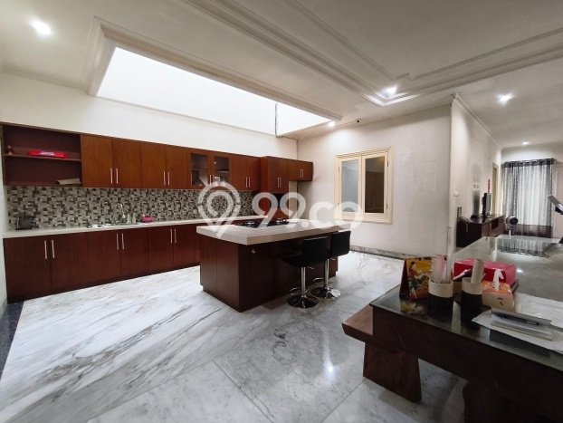 Rumah Mewah LB 450m2 Siap Huni Desain Elegan di Intercon, Jakarta Barat Rumah Mewah LB 450m2 Siap Huni Desain Elegan di Intercon, Jakarta Barat