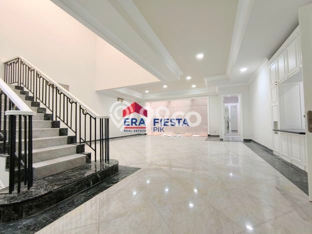 Dijual Rumah Luas Elegan Dengan View Cantik di Puri Indah, Jakarta Barat Dijual Rumah Luas Elegan Dengan View Cantik di Puri Indah, Jakarta Barat