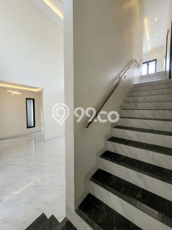 Ready to Use! Luxury House LT 307m2 Desain Modern di Radio Dalam Ready to Use! Luxury House LT 307m2 Desain Modern di Radio Dalam