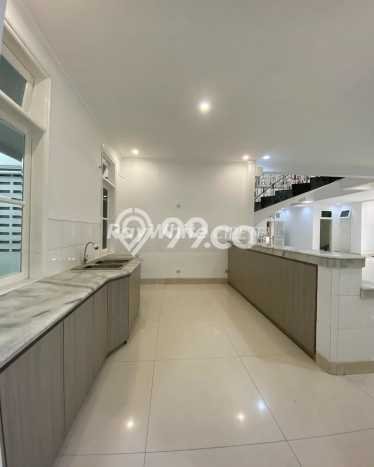 Ready to Use! Premium House LT 1060m2 Desain Elegan di Cipete Ready to Use! Premium House LT 1060m2 Desain Elegan di Cipete