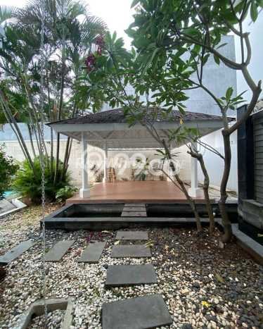 Ready to Use! Premium House LT 1060m2 Desain Elegan di Cipete Ready to Use! Premium House LT 1060m2 Desain Elegan di Cipete