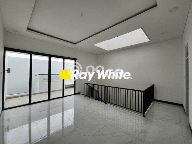 Rumah Mewah Siap Huni LT 102m2 di Cengkareng, Jakarta Barat Rumah Mewah Siap Huni LT 102m2 di Cengkareng, Jakarta Barat