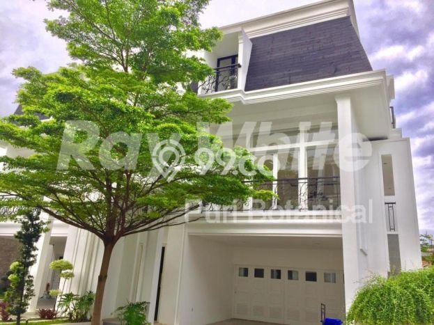 Rumah Elit LB 300m2 Siap Pakai Desain Elegan di Meruya, Jakarta Barat Rumah Elit LB 300m2 Siap Pakai Desain Elegan di Meruya, Jakarta Barat