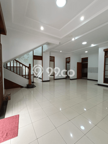 Rumah Elit LB 214m2 Siap Huni Desain Elegan di Joglo, Jakarta Barat Rumah Elit LB 214m2 Siap Huni Desain Elegan di Joglo, Jakarta Barat