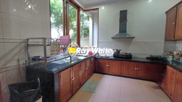Rumah Elit Modern Tanpa Renovasi di Intercon Jakarta Barat Rumah Elit Modern Tanpa Renovasi di Intercon Jakarta Barat