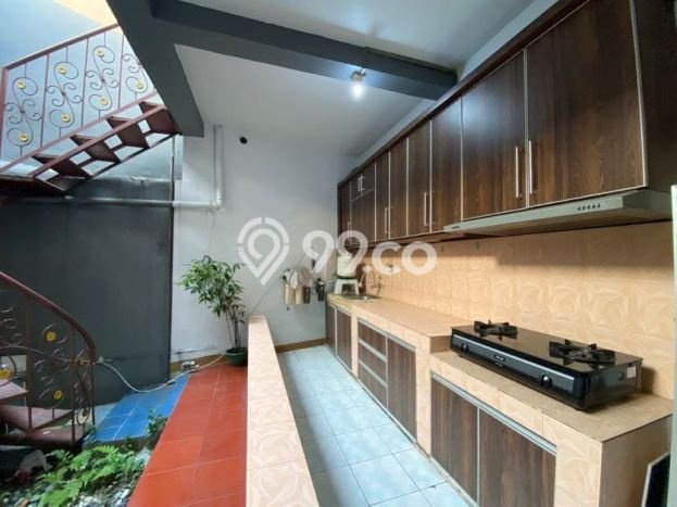 Ready to Use! Premium House LT 176m2 Desain Modern di Halim Perdana Kusuma Ready to Use! Premium House LT 176m2 Desain Modern di Halim Perdana Kusuma