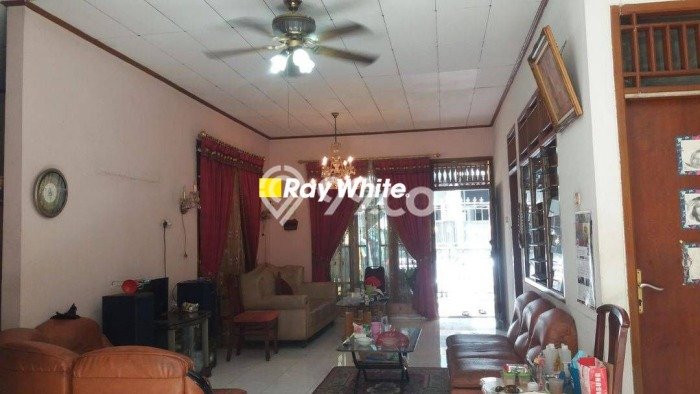 Rumah Elit LB 250m2 Siap Pakai Desain Elegan di Tomang, Jakarta Barat Rumah Elit LB 250m2 Siap Pakai Desain Elegan di Tomang, Jakarta Barat