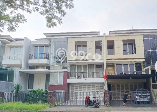 Rumah Luxury Modern Siap Huni di Grand Wisata Bekasi Rumah Luxury Modern Siap Huni di Grand Wisata Bekasi
