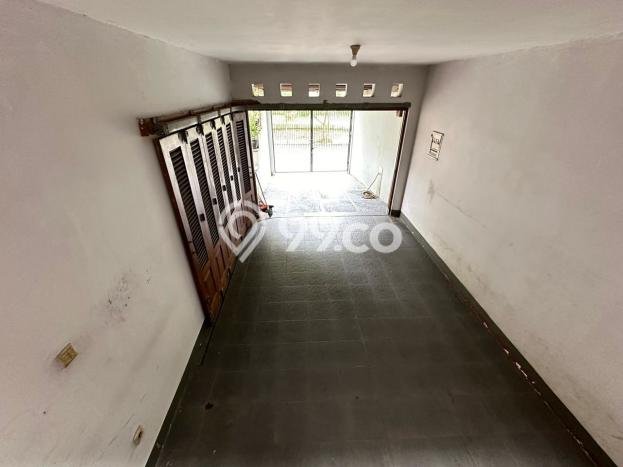 Rumah Mewah Siap Huni LT 381m2 di Cinere, Depok Rumah Mewah Siap Huni LT 381m2 di Cinere, Depok