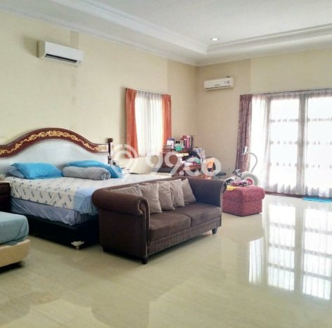 Rumah Strategis di Cinere, Dekat Kawasan Komersial, Depok - 5 Kamar Tidur Rumah Strategis di Cinere, Dekat Kawasan Komersial, Depok - 5 Kamar Tidur