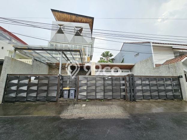 HARGA TERBAIK! Rumah Berkualitas area Radio Dalam, Luas 268m² Bangunan 336m² HARGA TERBAIK! Rumah Berkualitas area Radio Dalam, Luas 268m² Bangunan 336m²