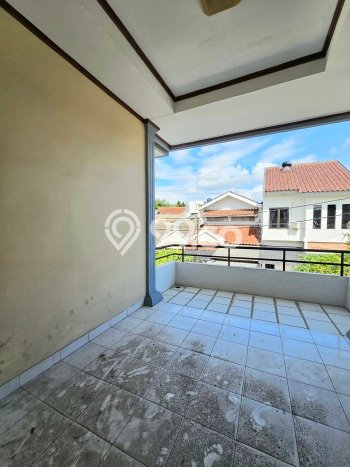 Rumah area Cinere, Depok, LT 180m² Bangunan 240m² Rumah area Cinere, Depok, LT 180m² Bangunan 240m²