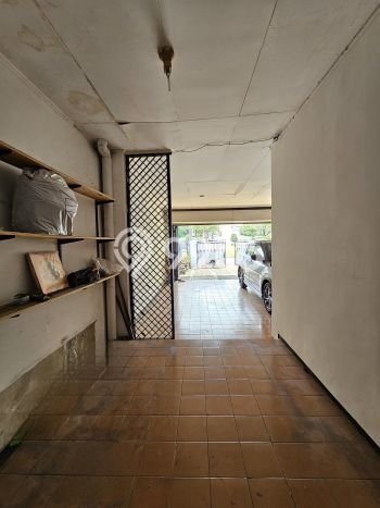 JUAL CEPAT! Rumah Siap Huni Area Strategis Cinere, Luas 450m² LB 350m² JUAL CEPAT! Rumah Siap Huni Area Strategis Cinere, Luas 450m² LB 350m²