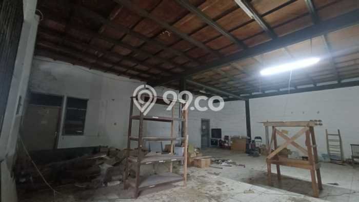 Unit Gudang Disewakan di Tanah Mas di Area Ramai & Strategis Unit Gudang Disewakan di Tanah Mas di Area Ramai & Strategis