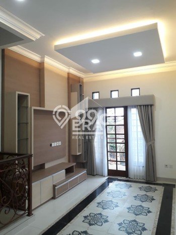 Rumah Mewah LB 330m2 Siap Huni Desain Elegan di Pondok Kelapa, Jakarta Timur Rumah Mewah LB 330m2 Siap Huni Desain Elegan di Pondok Kelapa, Jakarta Timur