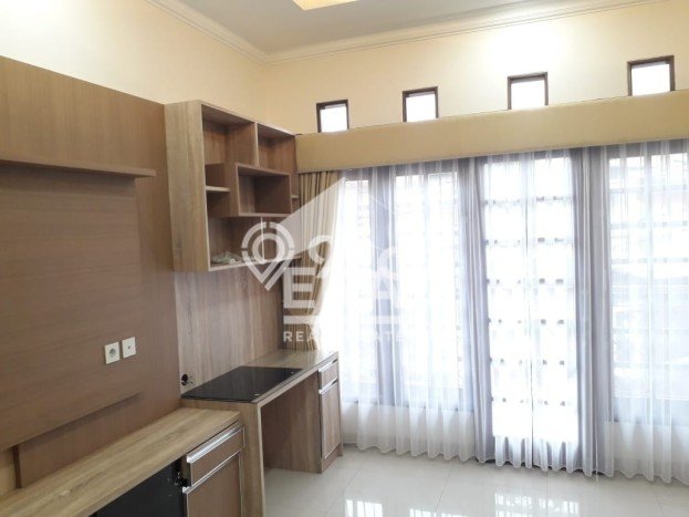 Rumah Mewah LB 330m2 Siap Huni Desain Elegan di Pondok Kelapa, Jakarta Timur Rumah Mewah LB 330m2 Siap Huni Desain Elegan di Pondok Kelapa, Jakarta Timur