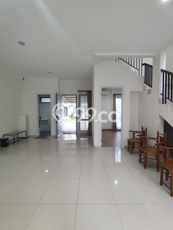 Rumah sewa siap pakai 3 KT di Suvarna Sutera, Tangerang Rumah sewa siap pakai 3 KT di Suvarna Sutera, Tangerang