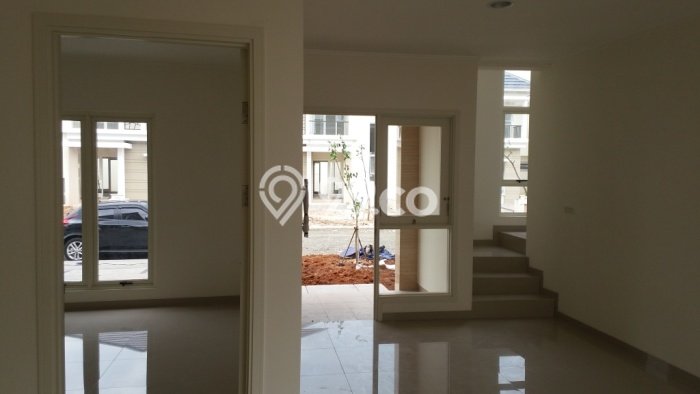 Rumah Sewa Tangerang LT 180m2 LB 130m2 Area Suvarna Sutera Rumah Sewa Tangerang LT 180m2 LB 130m2 Area Suvarna Sutera
