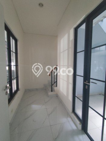 Rumah Minimalis 3 KT di Suvarna Sutera Tangerang Semi Furnished Rumah Minimalis 3 KT di Suvarna Sutera Tangerang Semi Furnished
