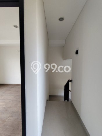 Rumah Luas Asri 3 KT Siap Pakai di Suvarna Sutera Tangerang Rumah Luas Asri 3 KT Siap Pakai di Suvarna Sutera Tangerang