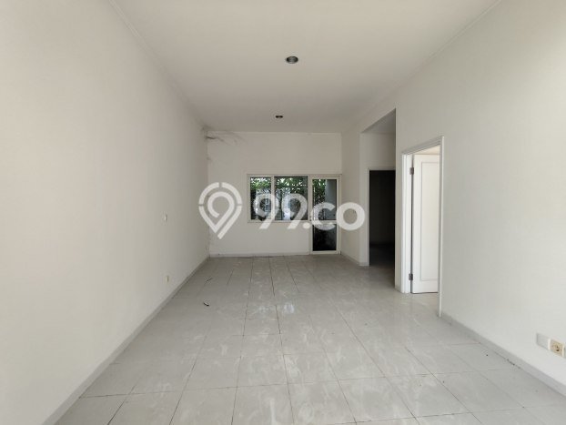 Rumah Luas Asri 2 KT Siap Pakai di Suvarna Sutera Tangerang Rumah Luas Asri 2 KT Siap Pakai di Suvarna Sutera Tangerang