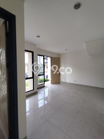 Rumah Luas Asri 3 KT Siap Pakai di Suvarna Sutera Tangerang Rumah Luas Asri 3 KT Siap Pakai di Suvarna Sutera Tangerang