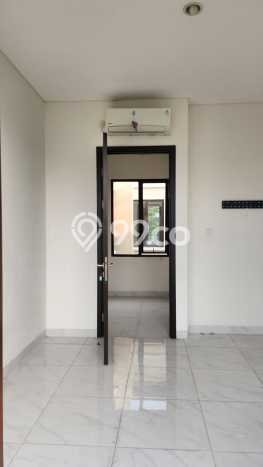 Disewakan! Rumah 3 Kamar Tidur &
3 Kamar Mandi di Suvarna Sutera, Tangerang Disewakan! Rumah 3 Kamar Tidur &
3 Kamar Mandi di Suvarna Sutera, Tangerang