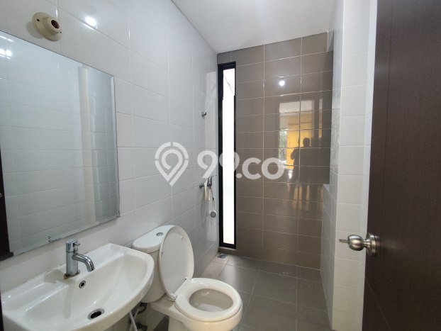 Rumah Modern 3 KT di Suvarna Sutera Tangerang Semi Furnished Rumah Modern 3 KT di Suvarna Sutera Tangerang Semi Furnished