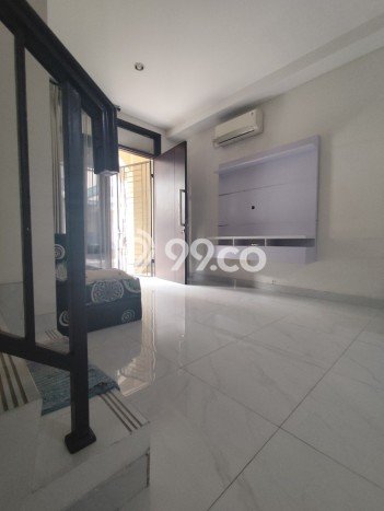 Rumah Modern 3 KT di Suvarna Sutera Tangerang Semi Furnished Rumah Modern 3 KT di Suvarna Sutera Tangerang Semi Furnished