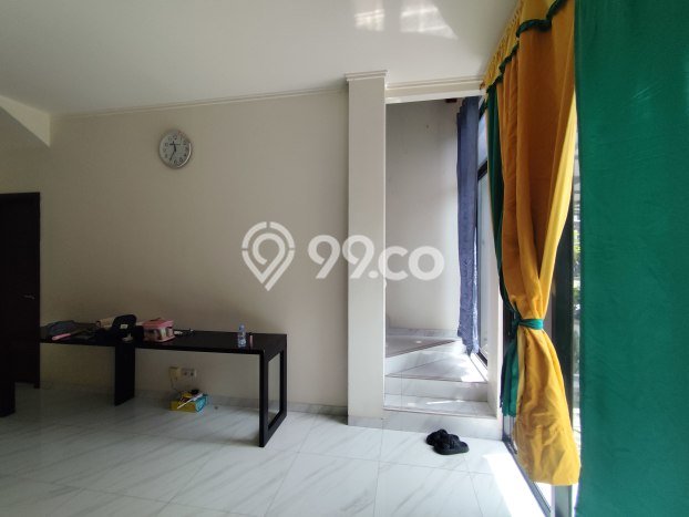 Rumah Modern 3 KT di Suvarna Sutera Tangerang Semi Furnished Rumah Modern 3 KT di Suvarna Sutera Tangerang Semi Furnished