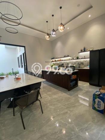 Rumah Elit LB 400m2 Siap Pakai Desain Elegan di Suvarna Sutera, Tangerang Rumah Elit LB 400m2 Siap Pakai Desain Elegan di Suvarna Sutera, Tangerang