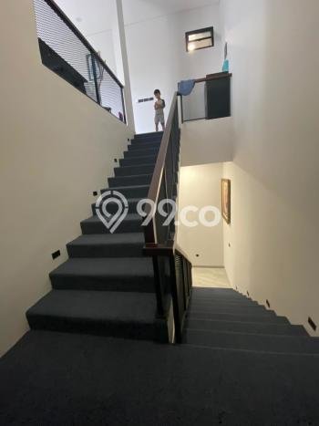 Rumah Elit LB 400m2 Siap Pakai Desain Elegan di Suvarna Sutera, Tangerang Rumah Elit LB 400m2 Siap Pakai Desain Elegan di Suvarna Sutera, Tangerang