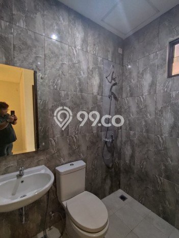 Rumah Modern 3 KT di Suvarna Sutera Tangerang Semi Furnished Rumah Modern 3 KT di Suvarna Sutera Tangerang Semi Furnished