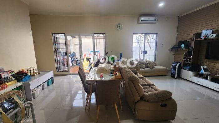 Rumah Minimalis 3 Kamar LT 200m2 di Suvarna Sutera Rumah Minimalis 3 Kamar LT 200m2 di Suvarna Sutera