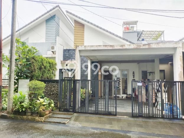 For Sale Rumah 4 Kamar Lokasi Ideal Nyaman dan Strategis di BSD For Sale Rumah 4 Kamar Lokasi Ideal Nyaman dan Strategis di BSD