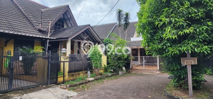 Rumah Luas Asri 2 KT Siap Pakai di Villa Melati Mas Tangerang Selatan Rumah Luas Asri 2 KT Siap Pakai di Villa Melati Mas Tangerang Selatan