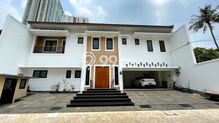 Disewakan Rumah Strategis di Kemang LT 430m2 / LB 700m2 Siap Huni Disewakan Rumah Strategis di Kemang LT 430m2 / LB 700m2 Siap Huni
