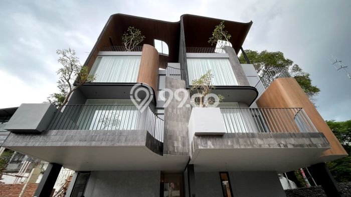 Ready to Use! Luxury House LT 107m2 Desain Elegan di Kemang Ready to Use! Luxury House LT 107m2 Desain Elegan di Kemang