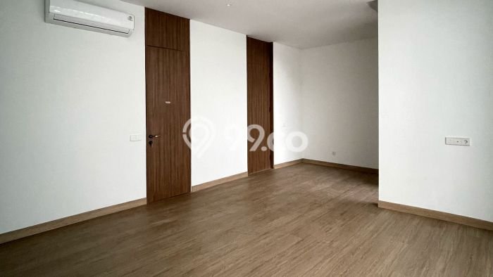 Ready to Use! Luxury House LT 107m2 Desain Elegan di Kemang Ready to Use! Luxury House LT 107m2 Desain Elegan di Kemang