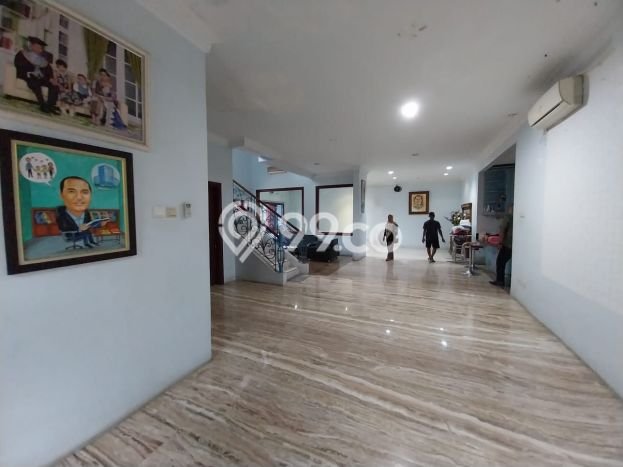 Rumah Mewah LB 300m2 Siap Huni Desain Elegan di Kota Wisata, Jakarta Timur Rumah Mewah LB 300m2 Siap Huni Desain Elegan di Kota Wisata, Jakarta Timur
